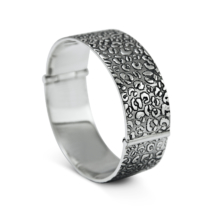 Hinged Bracelet with Etched Animal Print