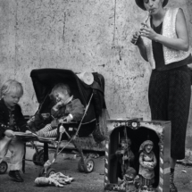 Woman street musician and her children, London (c.1990)