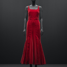 Gabrielle Chanel, Dress, cotton velvet. 1932 © CHANEL Photo Nicholas Alan Cope Gabrielle Chanel, Dress, cotton velvet. 1932 © CHANEL Photo Nicholas Alan Cope